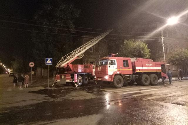 В центре Тамбова полыхнул заброшенный двухэтажный дом