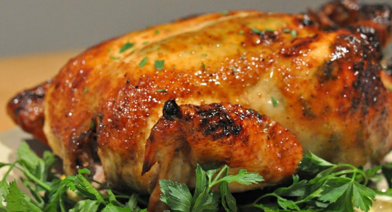 Чем натирают курицу шефы: 5 трюков, которые сделают запечённую курицу божественно вкусной!