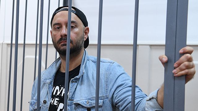 Следствие просит отправить Серебренникова под домашний арест до 19 октября