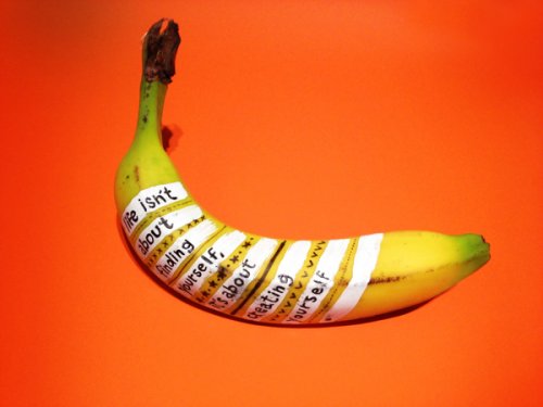 Граффити на бананах от Марты Гросси (13 фото)