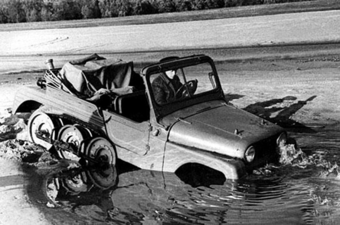 НАМИ С-3 на водных испытаниях в 1962 году. НАМИ С-3 на водных испытаниях в 1962 году.