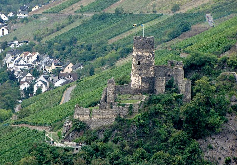  .   - Burg Fürstenberg