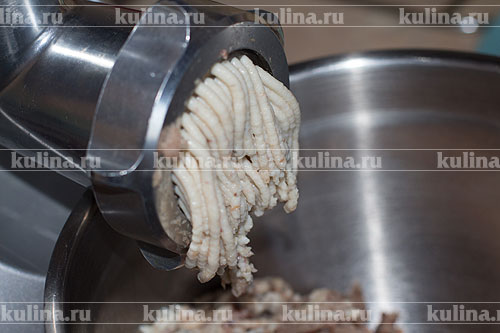 Форшмак по-еврейски Хлеб отжать от молока и пропустить через мясорубку.