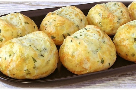 Фото к рецепту: Творожные булочки с зеленью и сыром