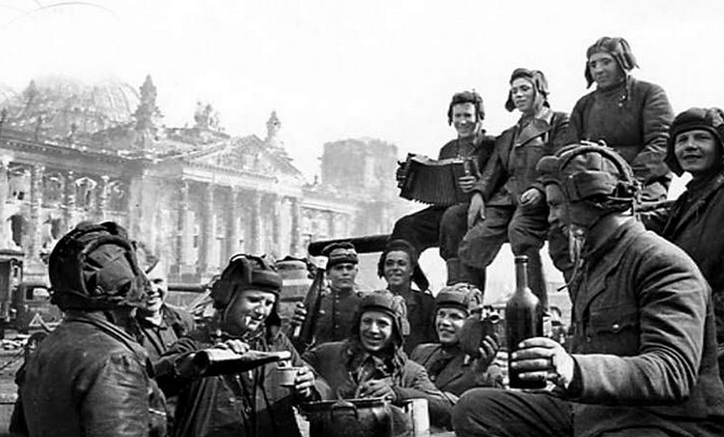 "РАЗВАЛИНАМИ РЕЙХСТАГА УДОВЛЕТВОРЕН!!!" вов, победа