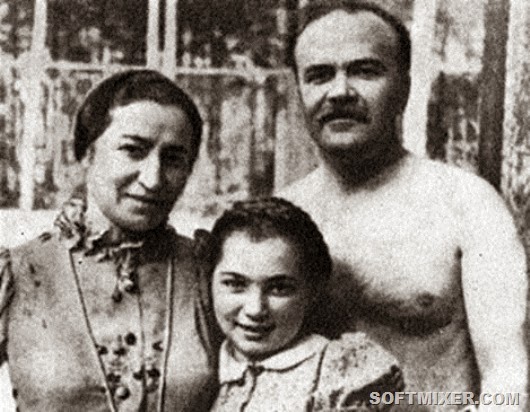 P.S.Zhemchuzhina-and-family