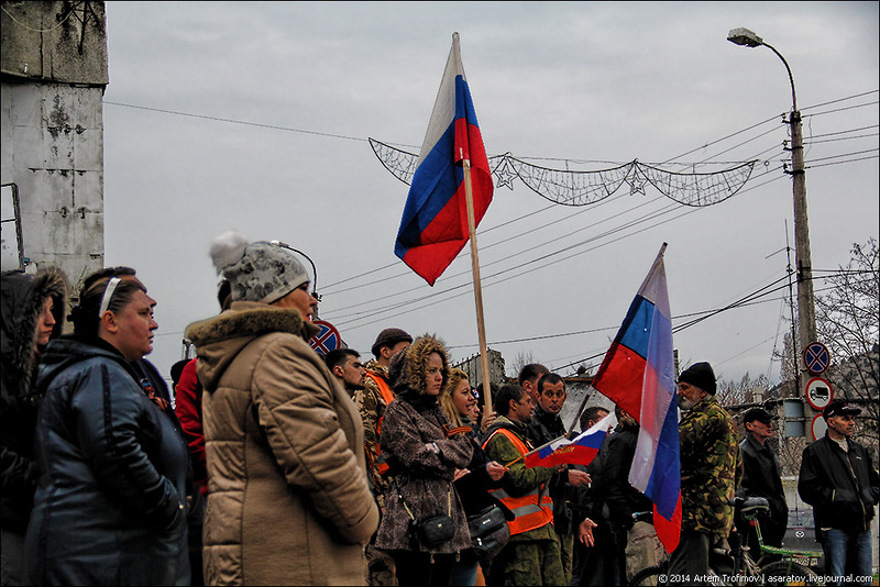 Жители Балаклавы выступили живым щитом между российскими и украинскими военными ...