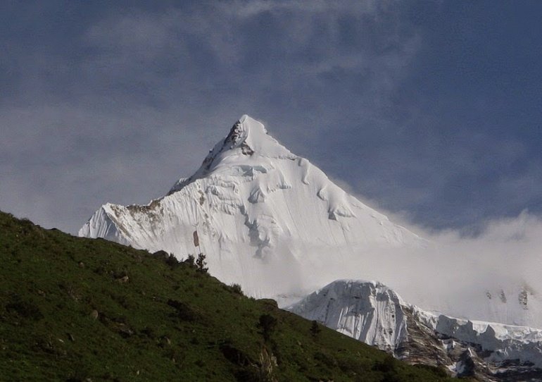 Гангкхар-Пуенсум. Самая высокая непокоренная вершина в мире высота, гималаи, горы