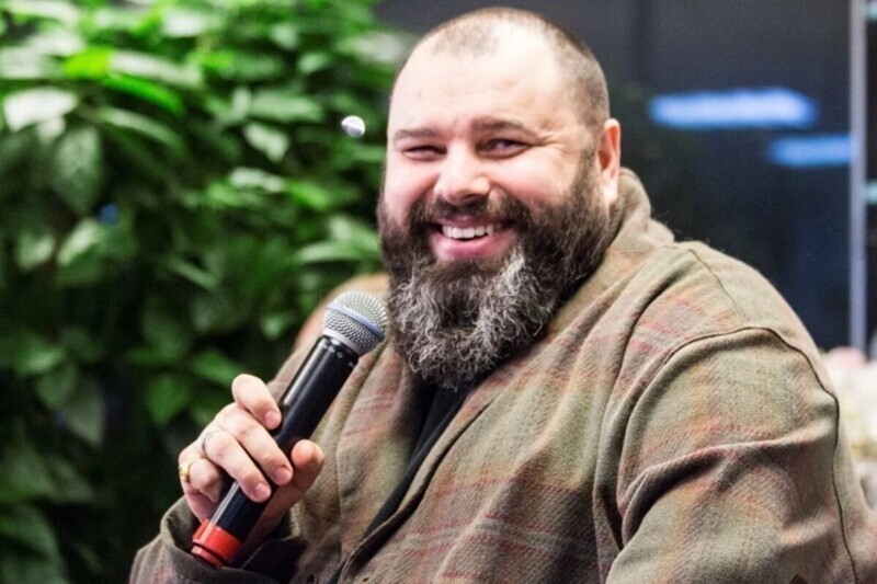 Максим Фадеев показал себя похудевшим на сто кило Максим Фадеев показал себя похудевшим на сто кило
(8 фото)
