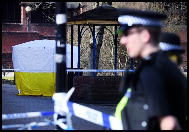 Посольство РФ в Британии не может констатировать, что Скрипали все еще в живых