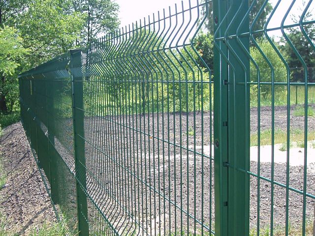 Секционный забор из сетки рабицы своими руками Секционный забор из сетки рабицы своими руками