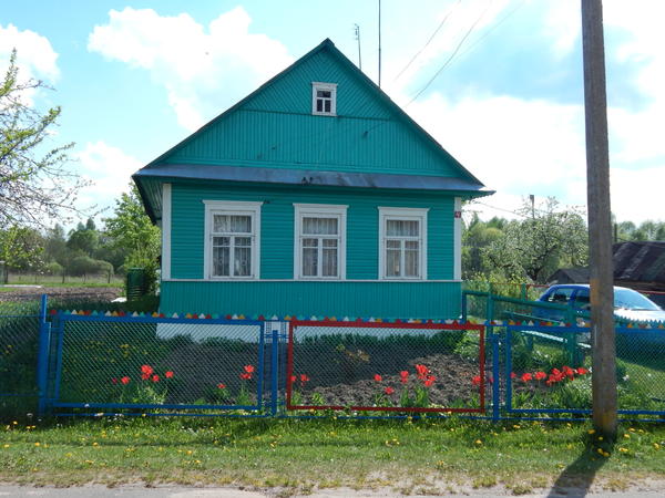 Помогите советом по обустройству цветника перед домом Помогите советом по обустройству цветника перед домом