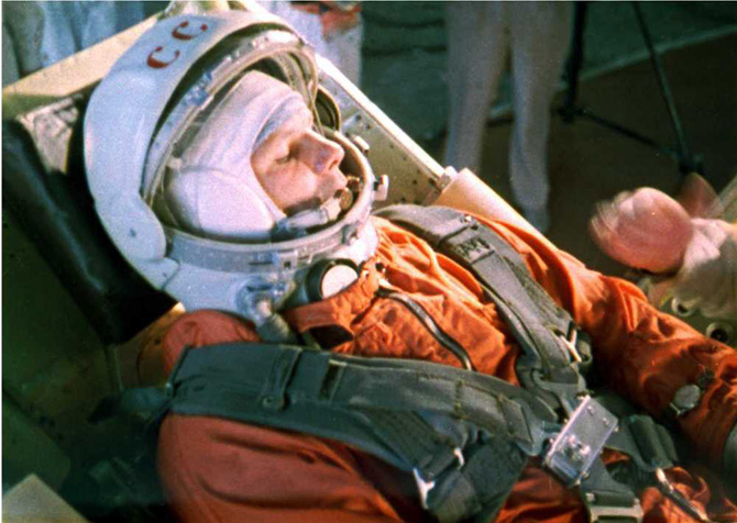 "Кедр! Я Заря-1" 12 апреля 1961 года, советский космонавт Юрий Гагарин впервые облетел земной шар "Кедр! Я Заря-1" 12 апреля 1961 года, советский космонавт Юрий Гагарин впервые облетел земной шар