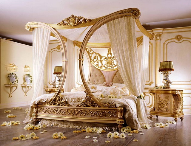 Кровать с балдахинами