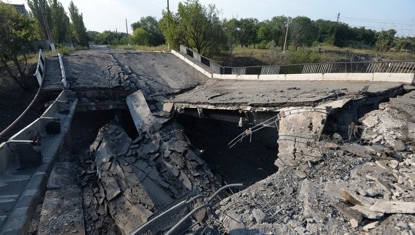 Ополченцы взорвали мост, пытаясь задержать украинских силовиков