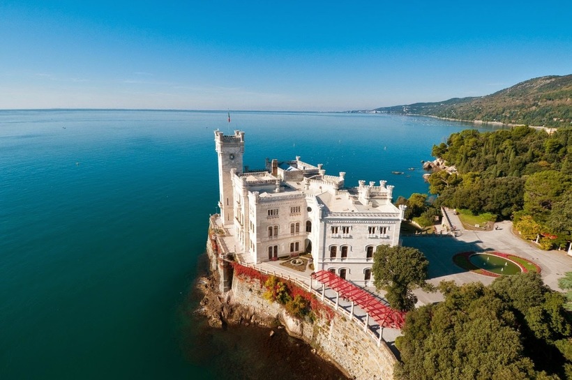 Итальянский замок, дивный настолько, что его можно назвать жемчужиной Средиземноморья