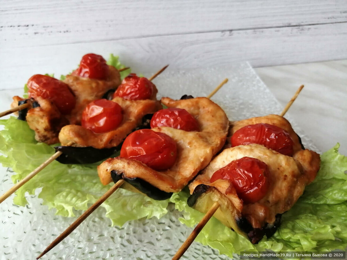 Куриные шашлычки с баклажанами, запечённые в духовке