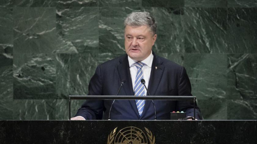 Порошенко снова опозорился: Лучшая работа украинца Малевича – это картина «Синий стакан» Порошенко снова опозорился: Лучшая работа украинца Малевича – это картина «Синий стакан»