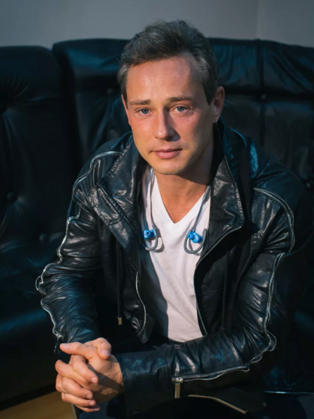 Дмитрий Исаев: внебрачный сын, случайный приход в актерство и его три брака Дмитрий Исаев: внебрачный сын, случайный приход в актерство и его три брака