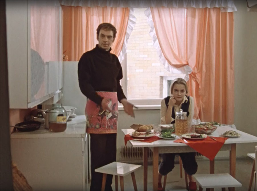 Убогий совок в фильме «Москва слезам не верит». Убогий совок в фильме «Москва слезам не верит».