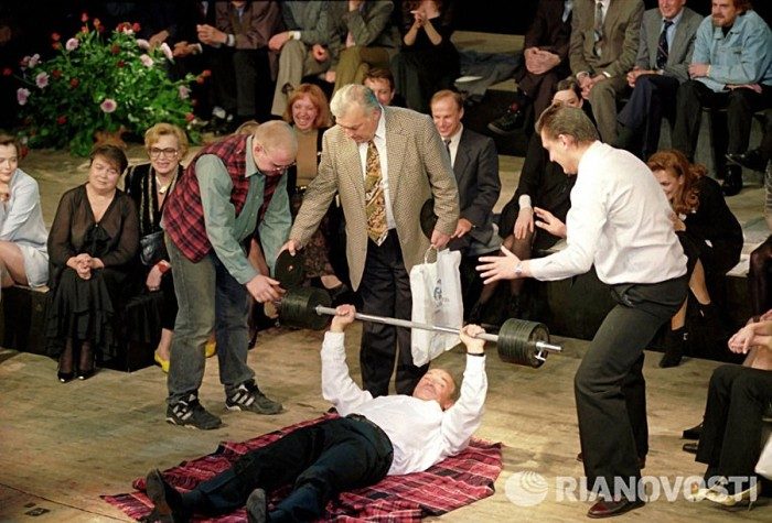 Какими были знаменитые актёры театра и кино в «лихие 90-е»