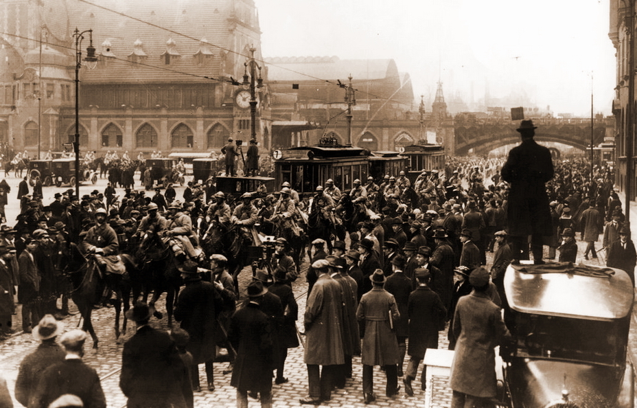 Французская кавалерия в Эссене, 1923 год. Фото из Немецкого исторического музея - Раздел немецкого пирога | Военно-исторический портал Warspot.ru