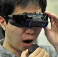 Очки для похудения - интересный эксперимент в Токио. Ученым из Токио в голову пришла уникальная идея. Основа идеи - ноу-хау на том, что сигналы о насыщении поступают из центра головного мозга. Они изобрели чудо-очки.