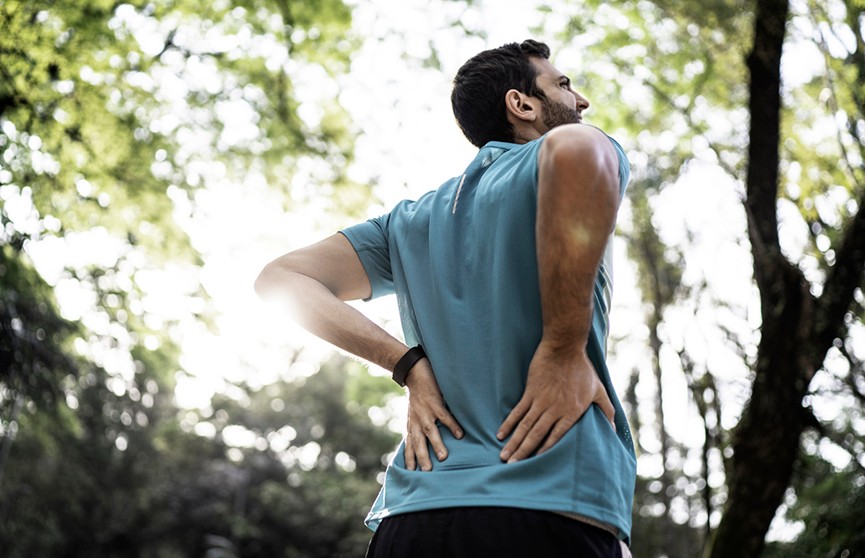Врач подсказал способы избавиться от боли в спине