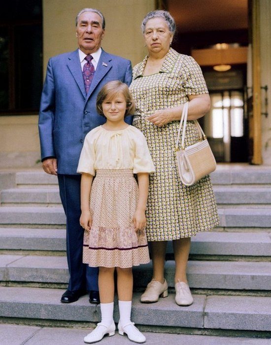 Брежнев с женой и внучкой. Фото