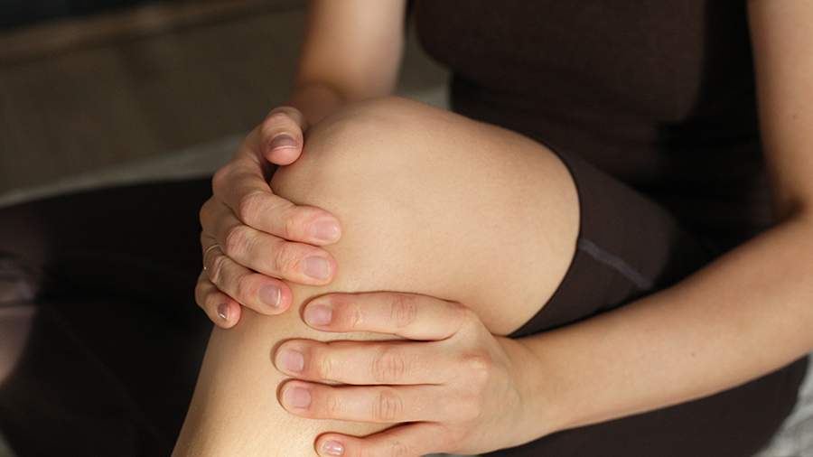 Врач назвал повреждающий кости и сосуды вид артрита