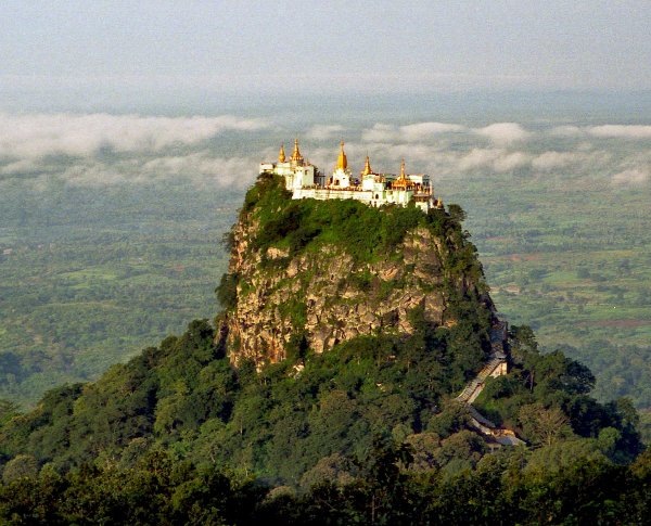 Пять самых недоступных монастырей мира (26 фото)