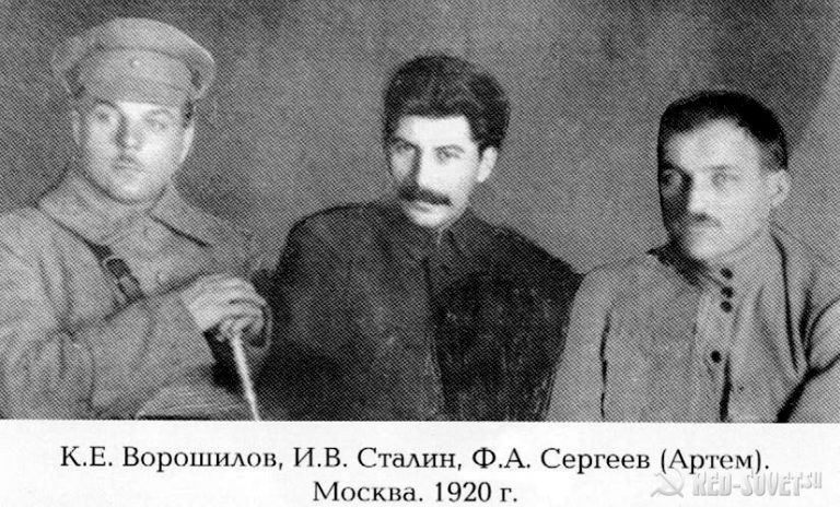 СЫНОВЬЯ УХОДЯТ В БОЙ: КАК ВОЕВАЛИ ДЕТИ СТАЛИНА СЫНОВЬЯ УХОДЯТ В БОЙ: КАК ВОЕВАЛИ ДЕТИ СТАЛИНА