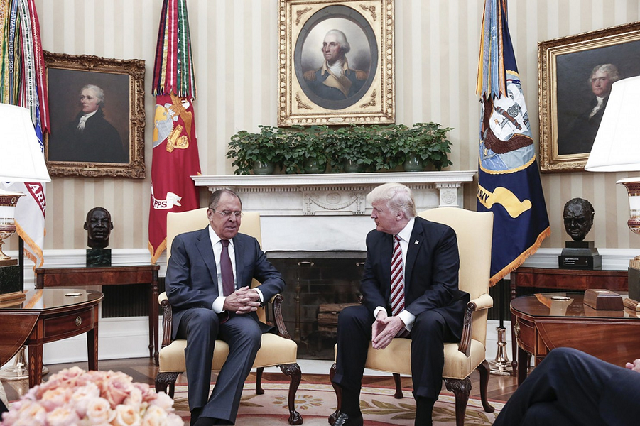 Лавров на встрече с Трампом 10.05.17.png Лавров на встрече с Трампом 10.05.17.png