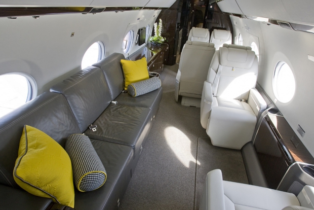 Интерьер салона самолета Gulfstream G450