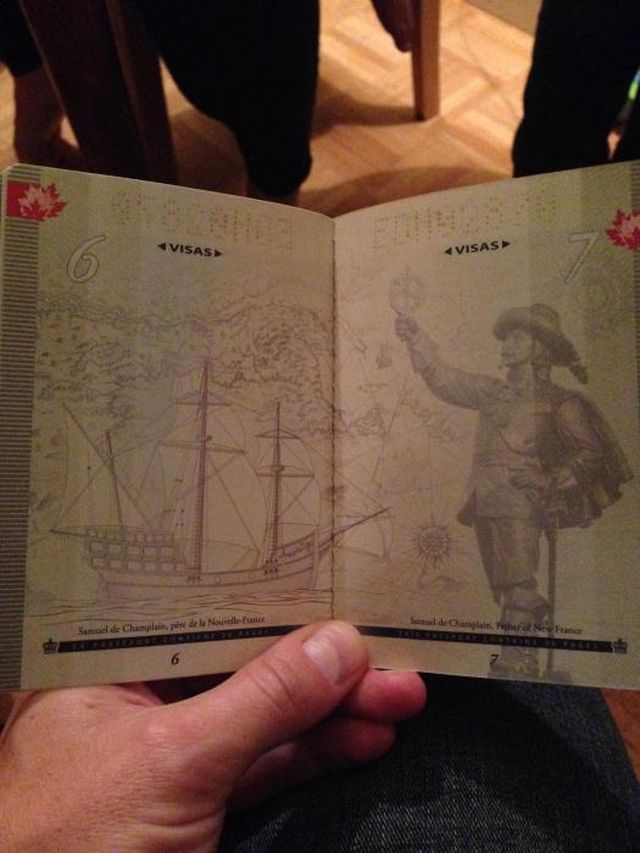 CanadianPassport09 Новый паспорт гражданина Канады в свете ультрафиолета