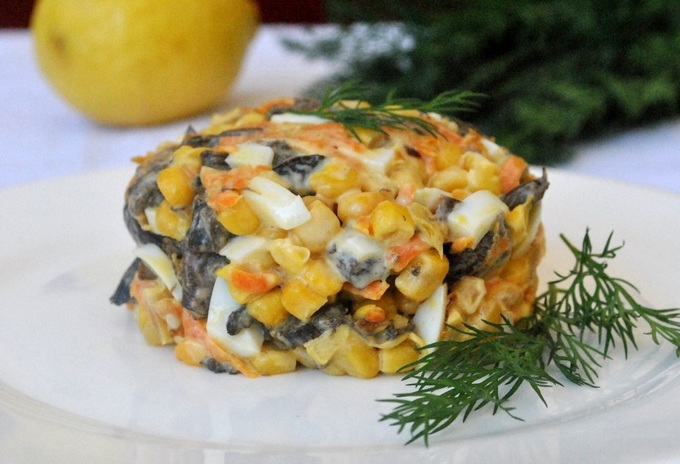 Салат с курицей с грибами и кукурузой рецепт Салат с курицей с грибами и кукурузой рецепт