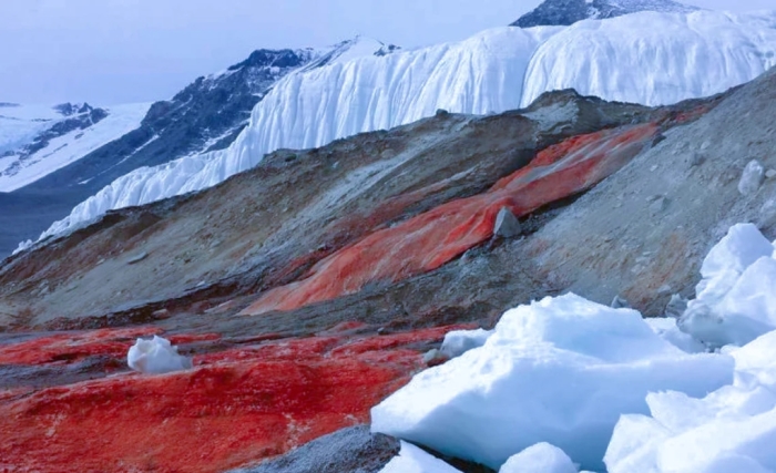 Загадка «кровавого» водопада в Антарктиде