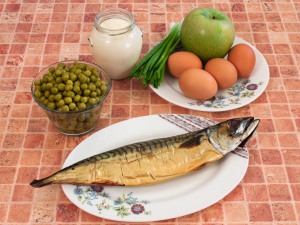 Салат с копченой скумбрией