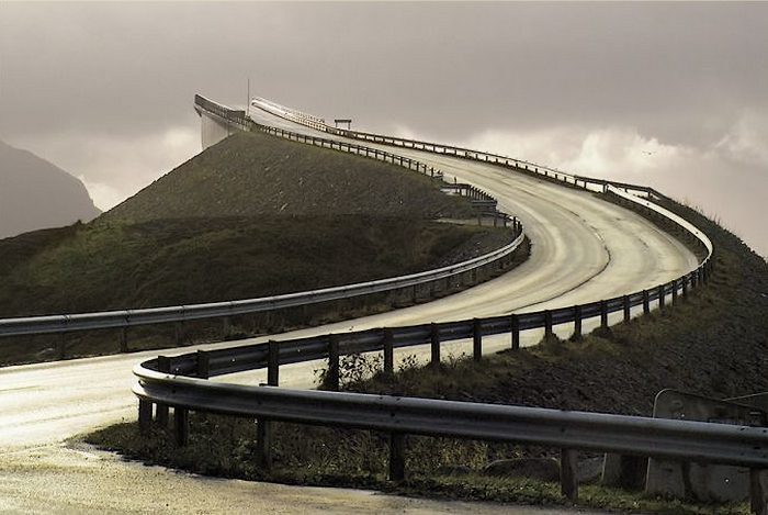Сторсезандетский мост (Storseisundet bridge) в Норвегии