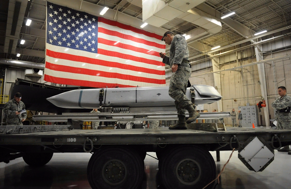 Запуск США ракеты средней дальности (ранее был запрещен Договором о РМСД) прокомментировал российский политолог