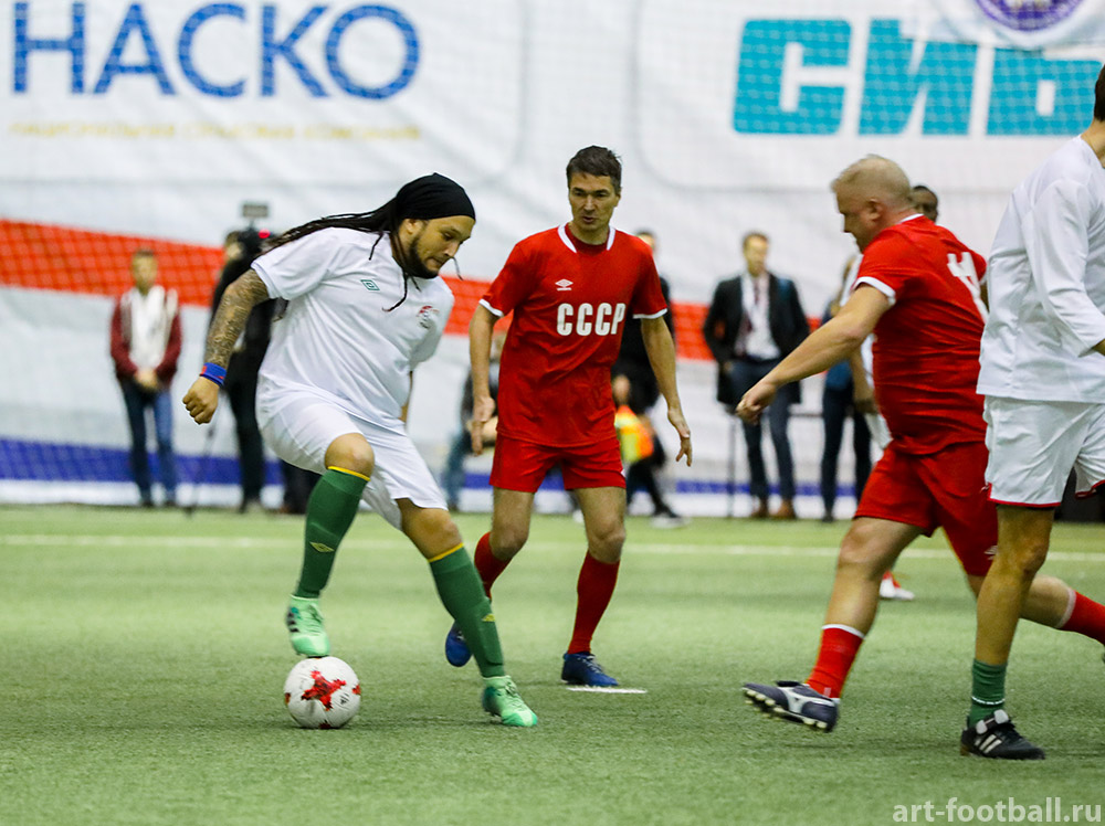 В чемпионате приняли участие 16 арт-команд / Фото: art-football.ru