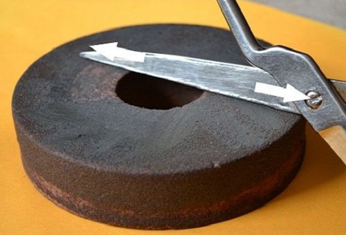Заточка ножниц с помощью наждачного камня