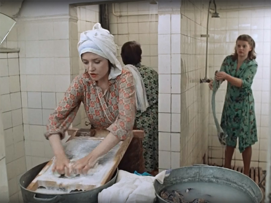Убогий совок в фильме «Москва слезам не верит». Убогий совок в фильме «Москва слезам не верит».