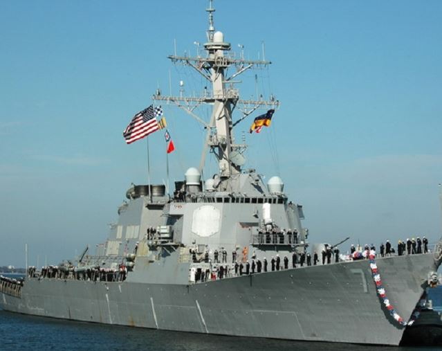 Эсминец США сорвал военно-морской парад в Петербурге Эсминец США сорвал военно-морской парад в Петербурге