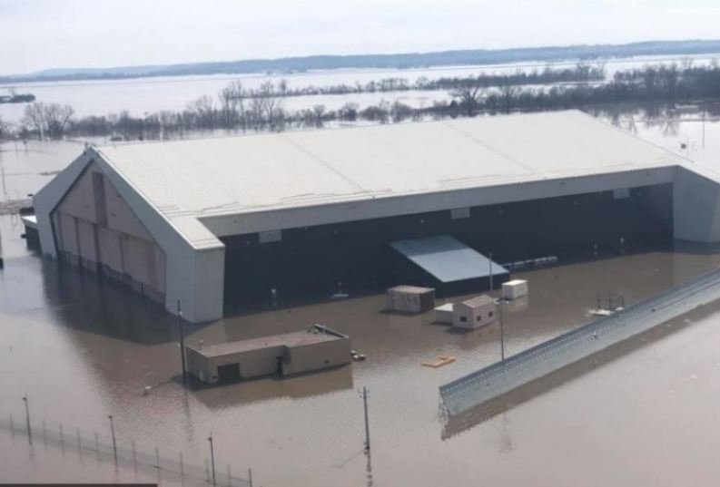 Военную базу с «самолетами судного дня» затопило в штате Небраска