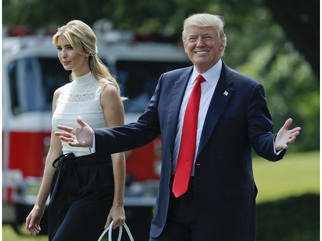 В кресло Трампа может сесть его дочь. Какую игру затеяла Иванка В кресло Трампа может сесть его дочь. Какую игру затеяла Иванка