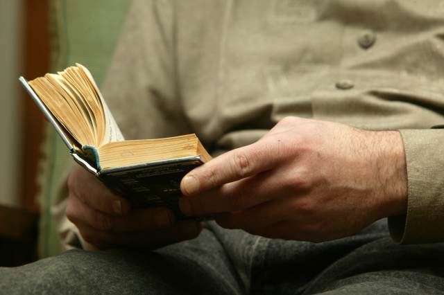 GQ раскритиковали за включение Библии в список книг, которые не стоит читать