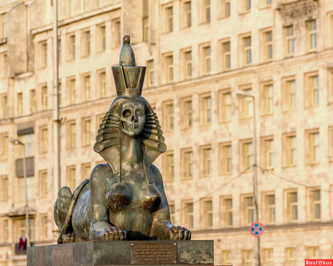 30 самых необычных скульптур в Петербурге