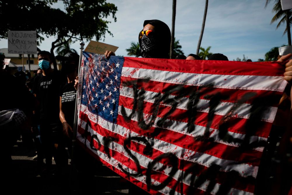 19 мощных фото протестов в США