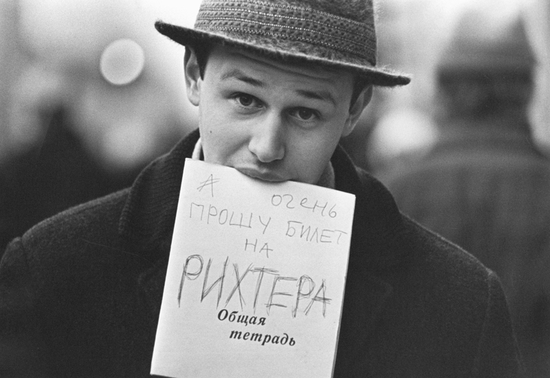 64 ГЕНИАЛЬНЫХ ФОТОГРАФИИ СОВЕТСКОЙ ЭПОХИ «Невский проспект». 1968 год. Фото: Юрий Белинский